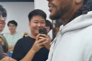 不好意思！相对她的球技我还是比较喜欢她的身材😍